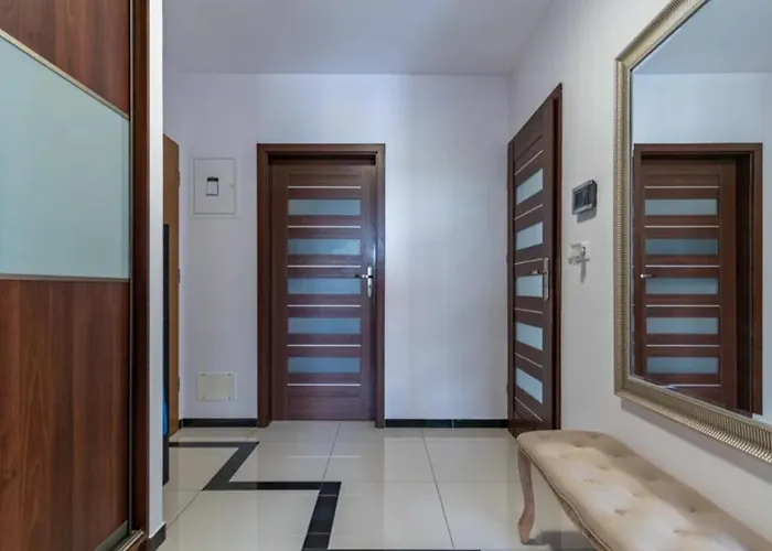 With Living Room, Kitchen, Bedroom, Bathroom In Amazing Neighborhood 克拉科夫