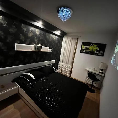 Apartmán With Living Room, Kitchen, Bedroom, Bathroom In Amazing Neighborhood